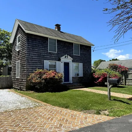 Village Gem Walk To Main Street Fenced In Property
